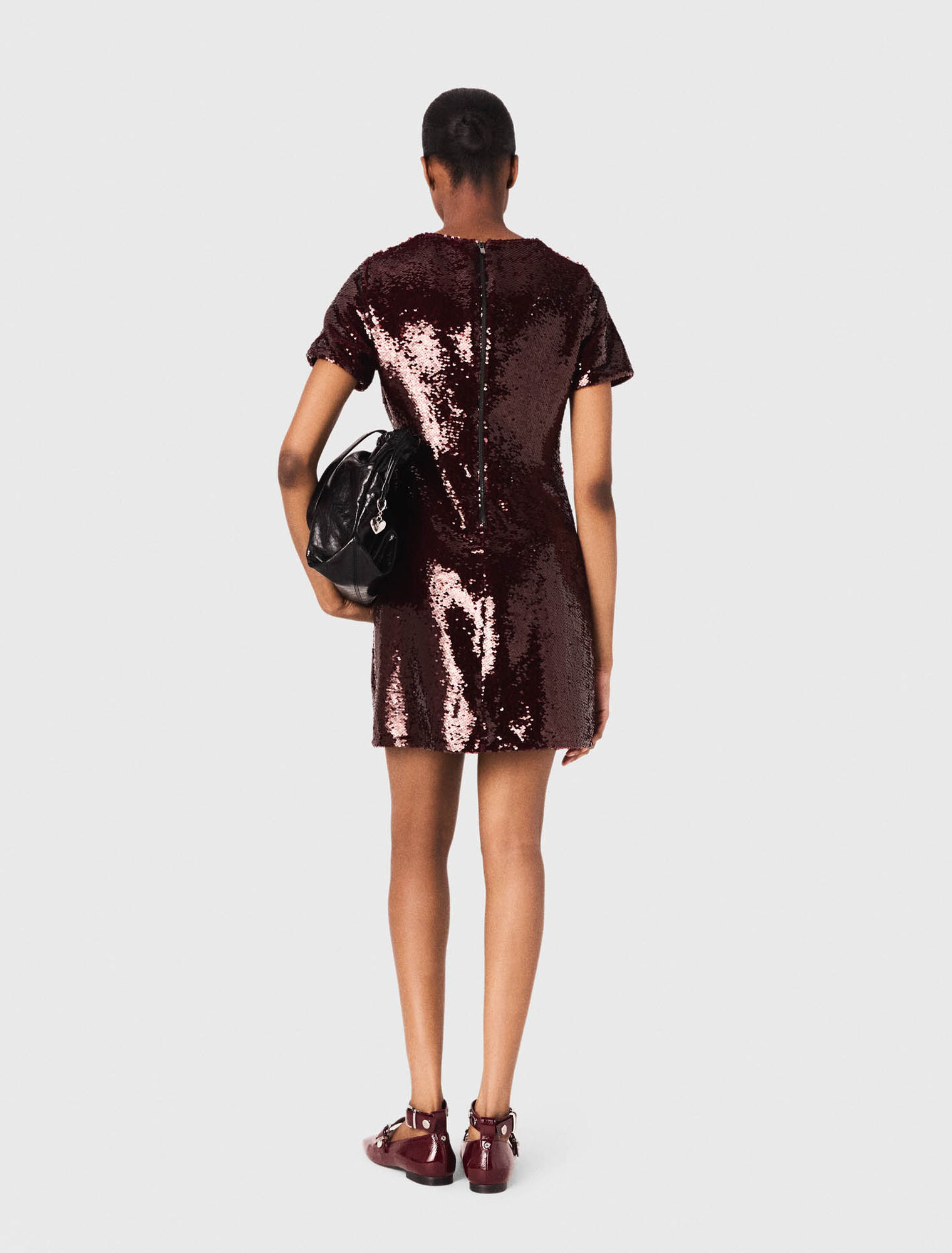 Kurzes Kleid mit Paillettenstickerei