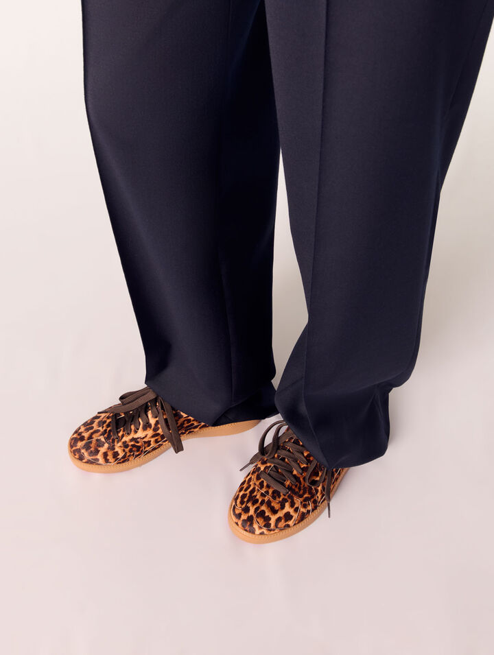 Lederturnschuhe mit Leopardenoptik