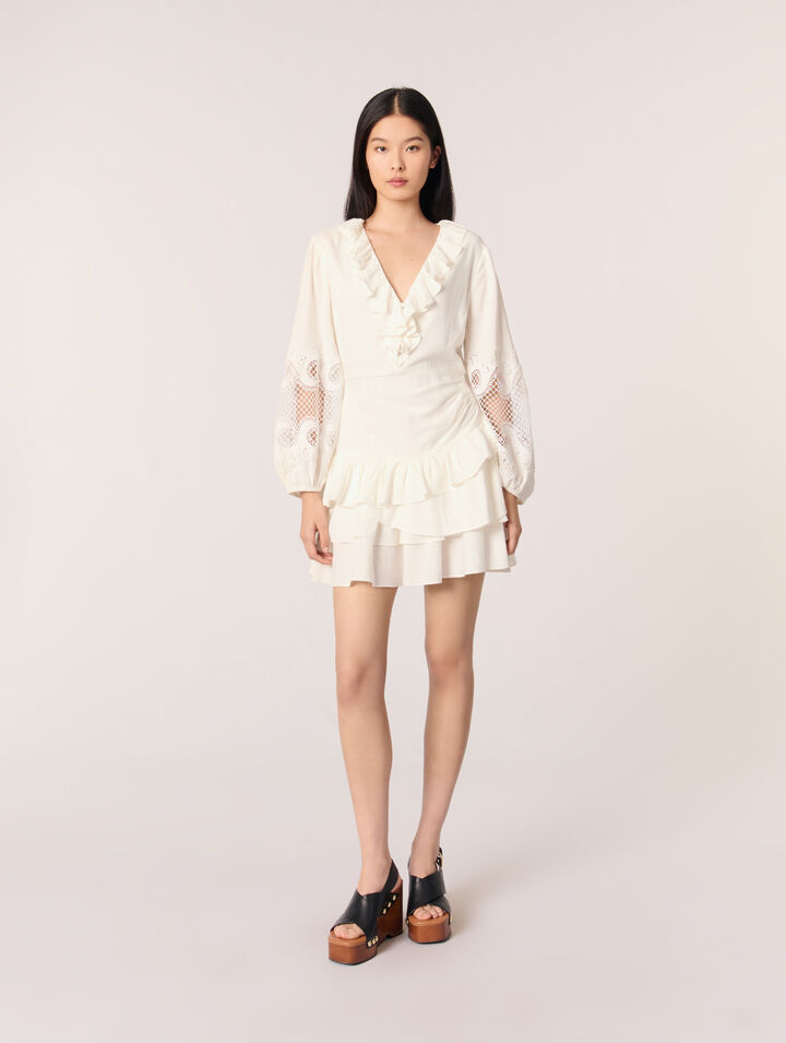 Kleid mit Volants und Stickereien