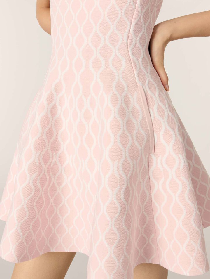 Kurzes Kleid aus Jacquard-Strick