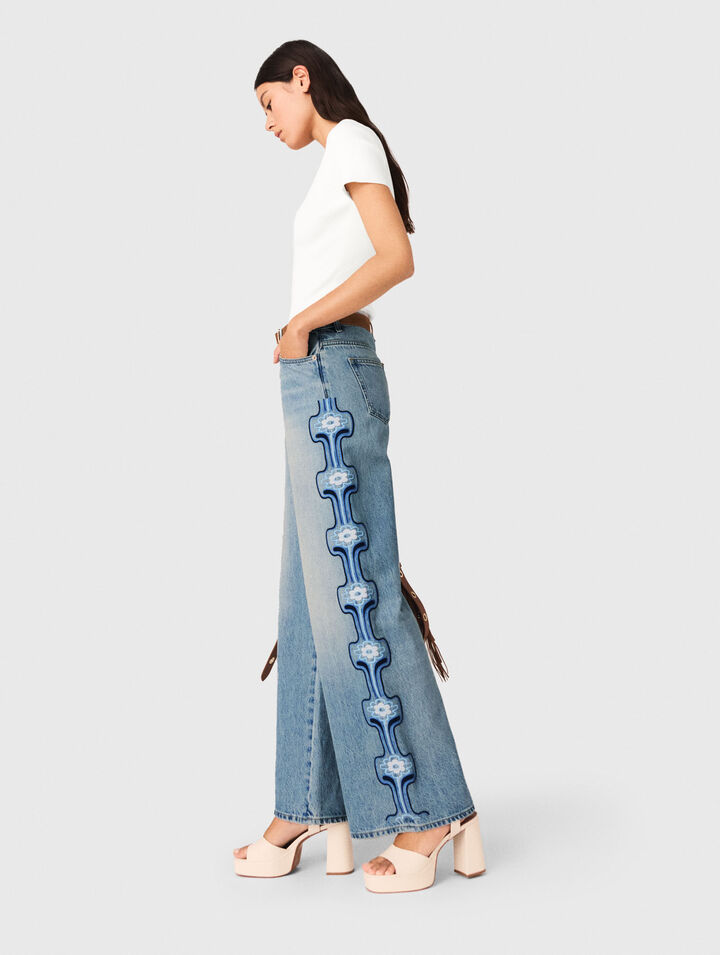 Weite Jeans mit Blumenstickerei