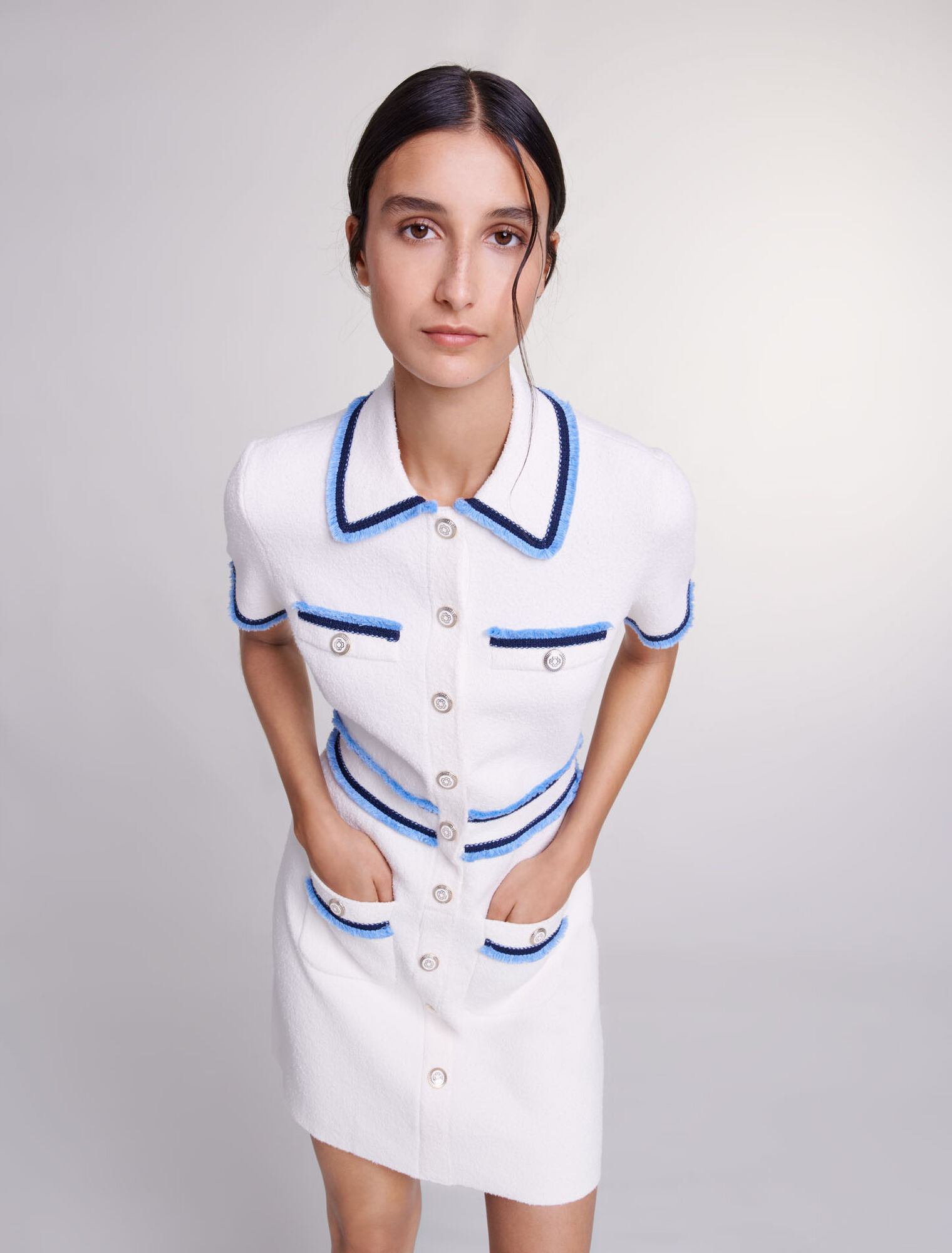 Kurzes Kleid aus Bouclé-Strick