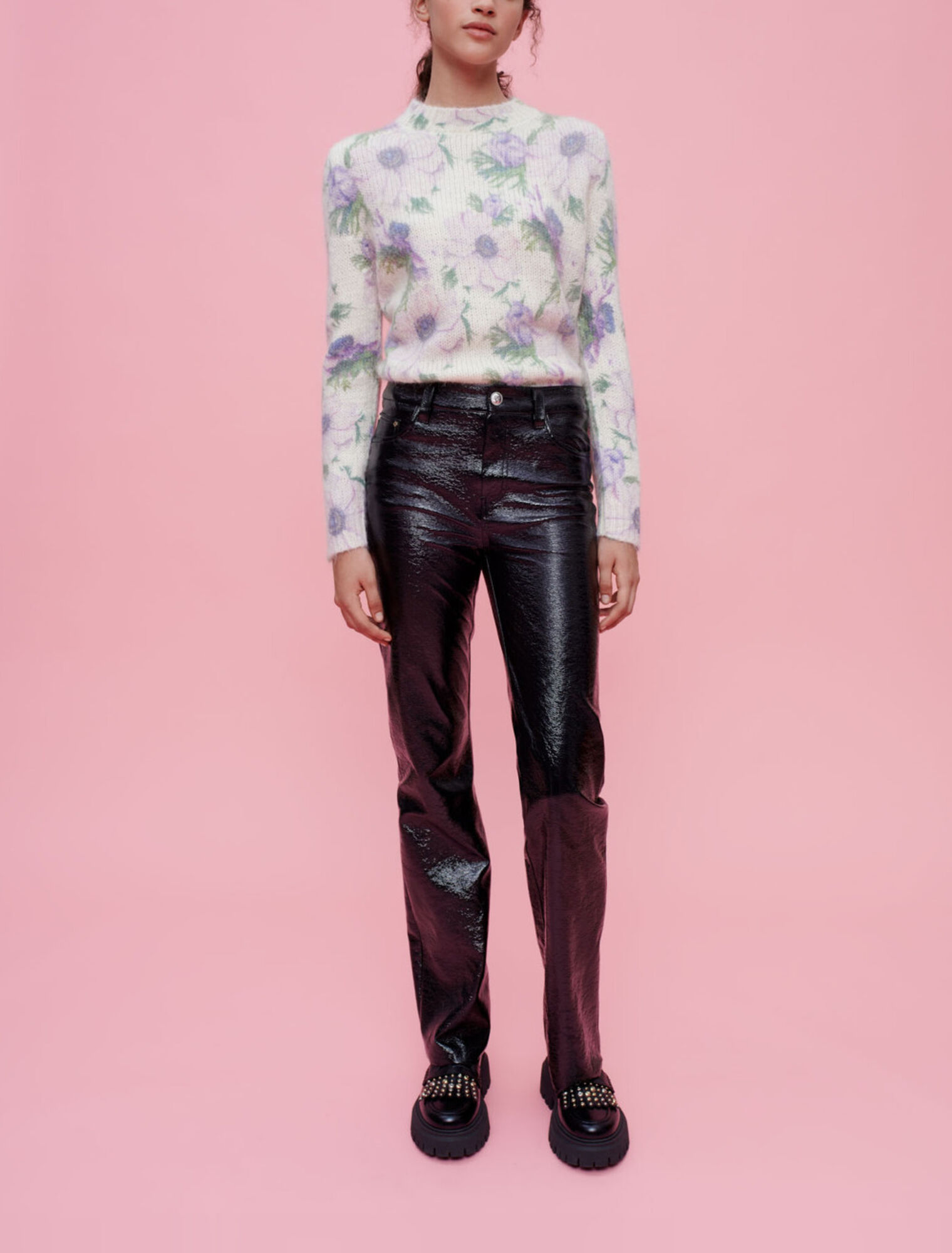 Ausgestellte Vinylhose