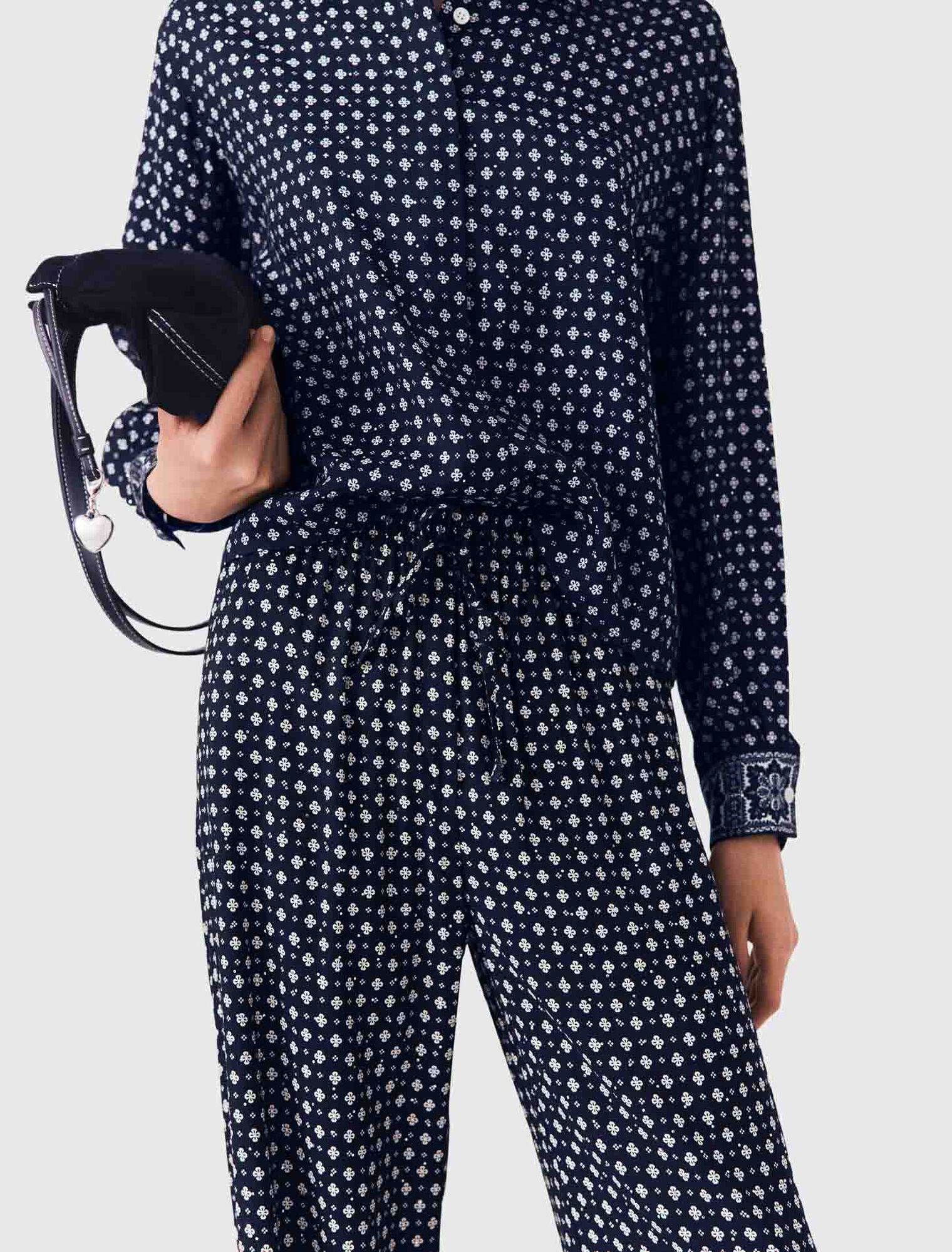 Bedruckte Hose mit Strass