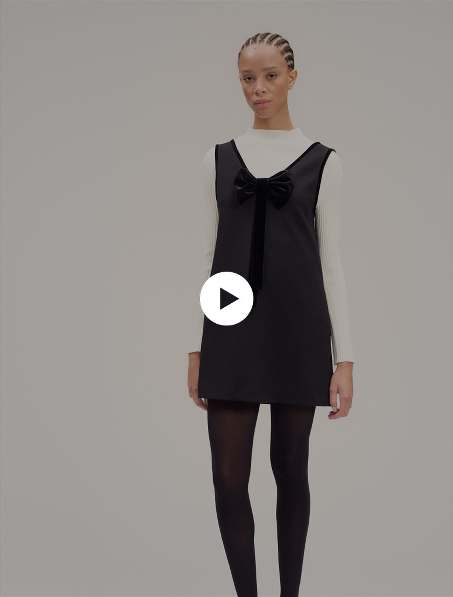 Schürzenkleid mit Velourskragen