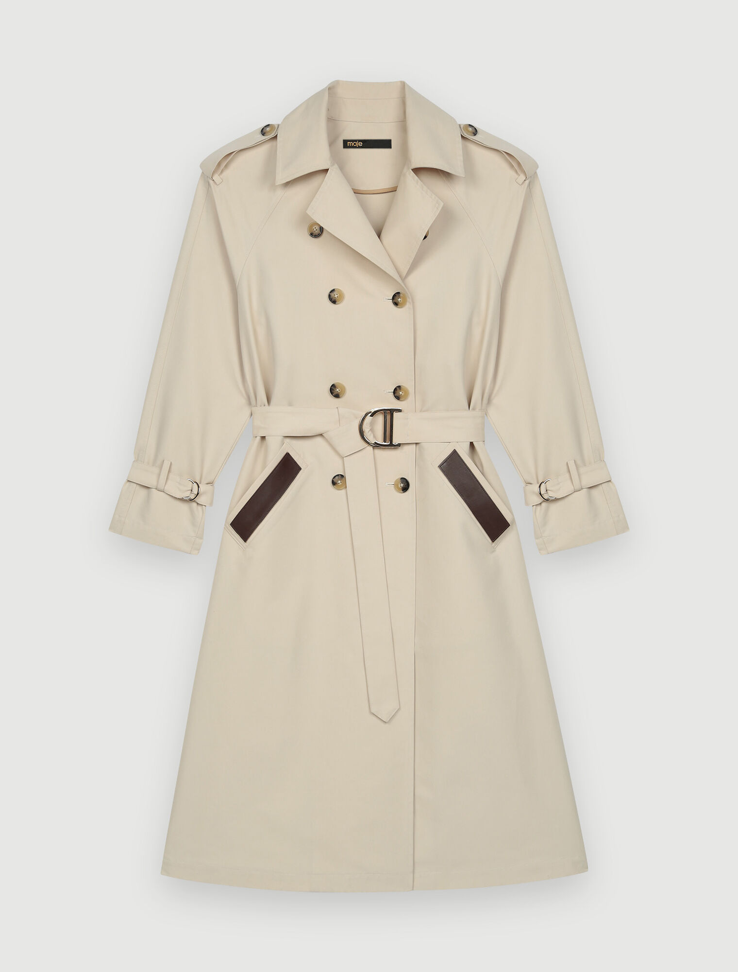 Im Rücken gesmokter Trenchcoat
