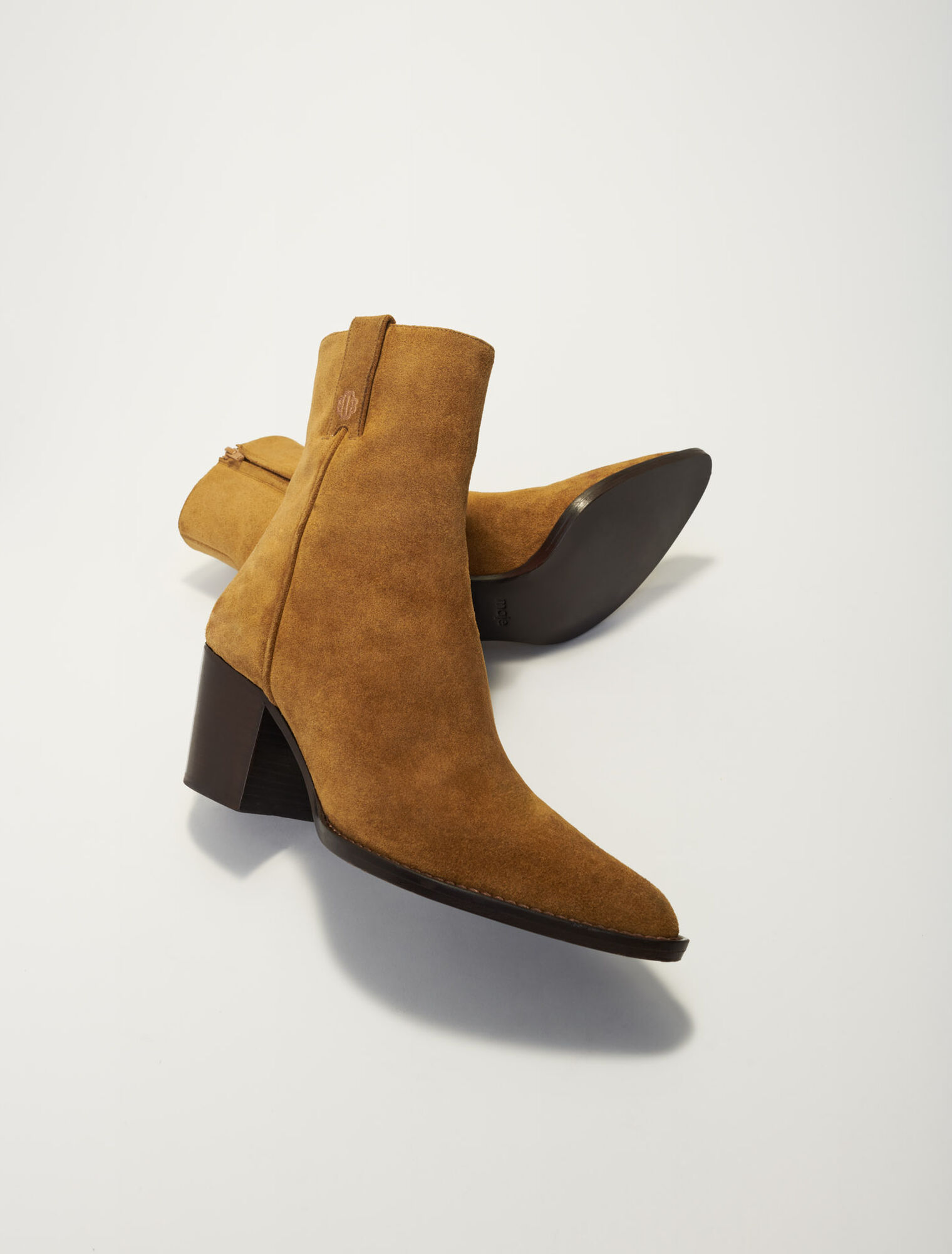Camelfarbene Wildlederstiefel