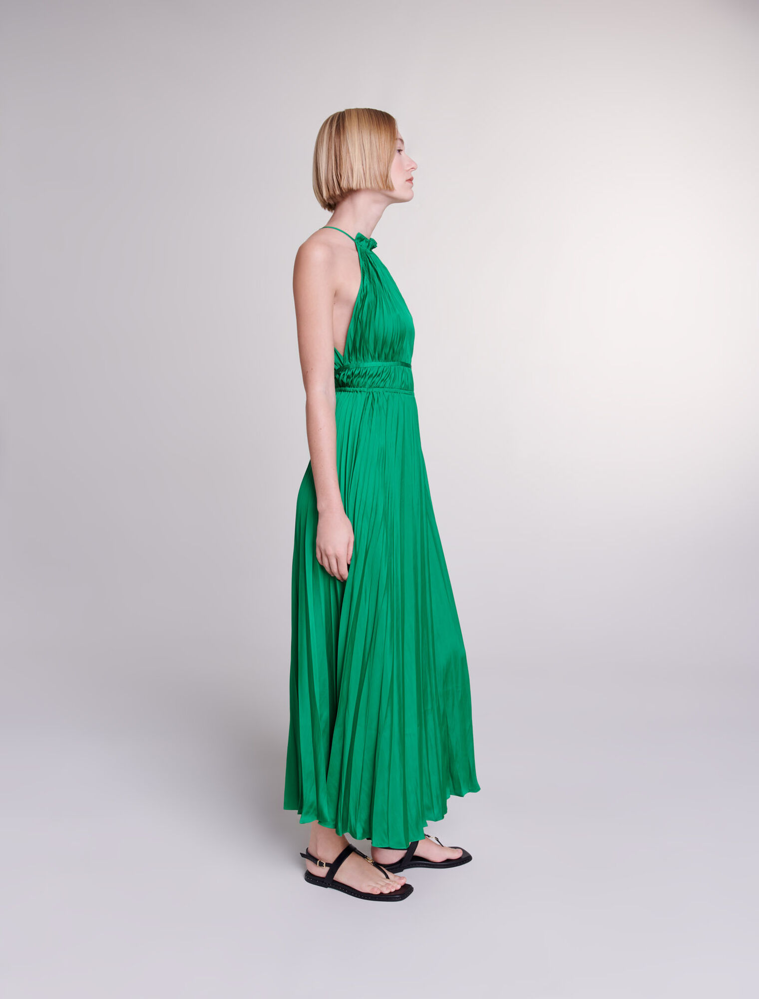 Langes, plissiertes Kleid aus Satin