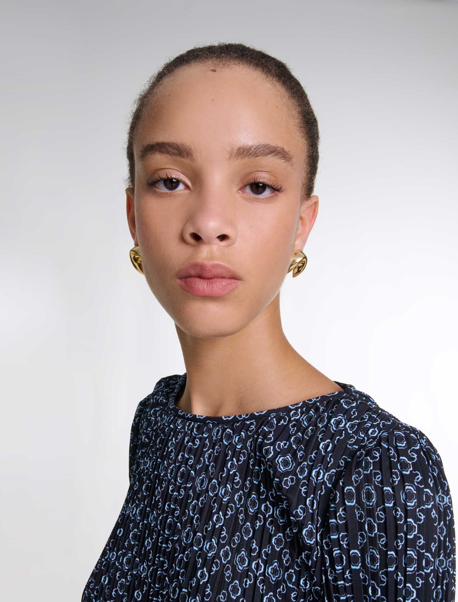 Kurzes Kleid mit Clover-Print