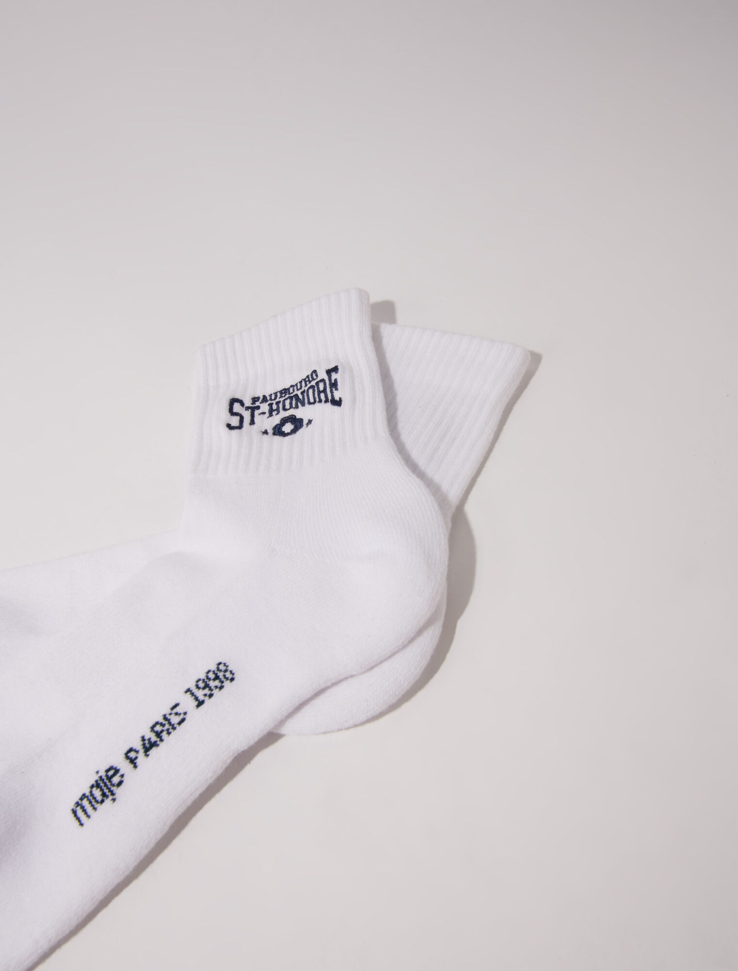 Socken mit Saint Honoré-Stickerei