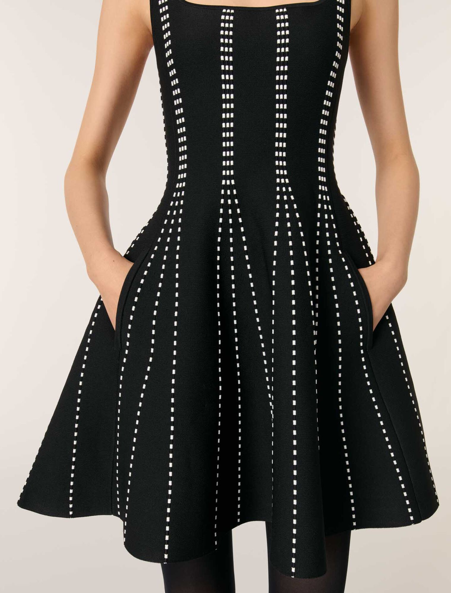 Kurzes Kleid aus Jacquard-Strick