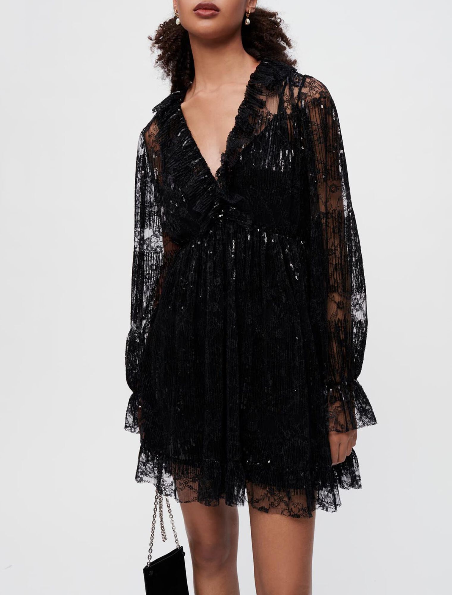 Kleid aus schwarzer plissierter Spitze