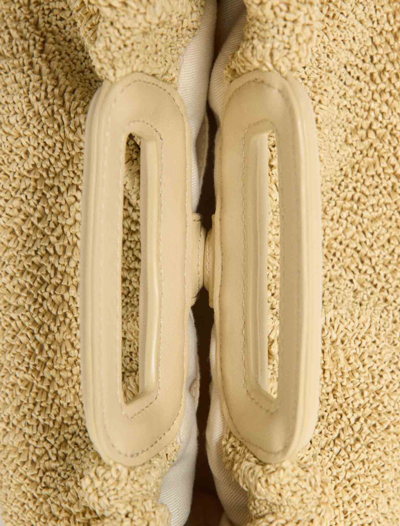 Clutch Mipli mit Boucl&eacute;-Effekt