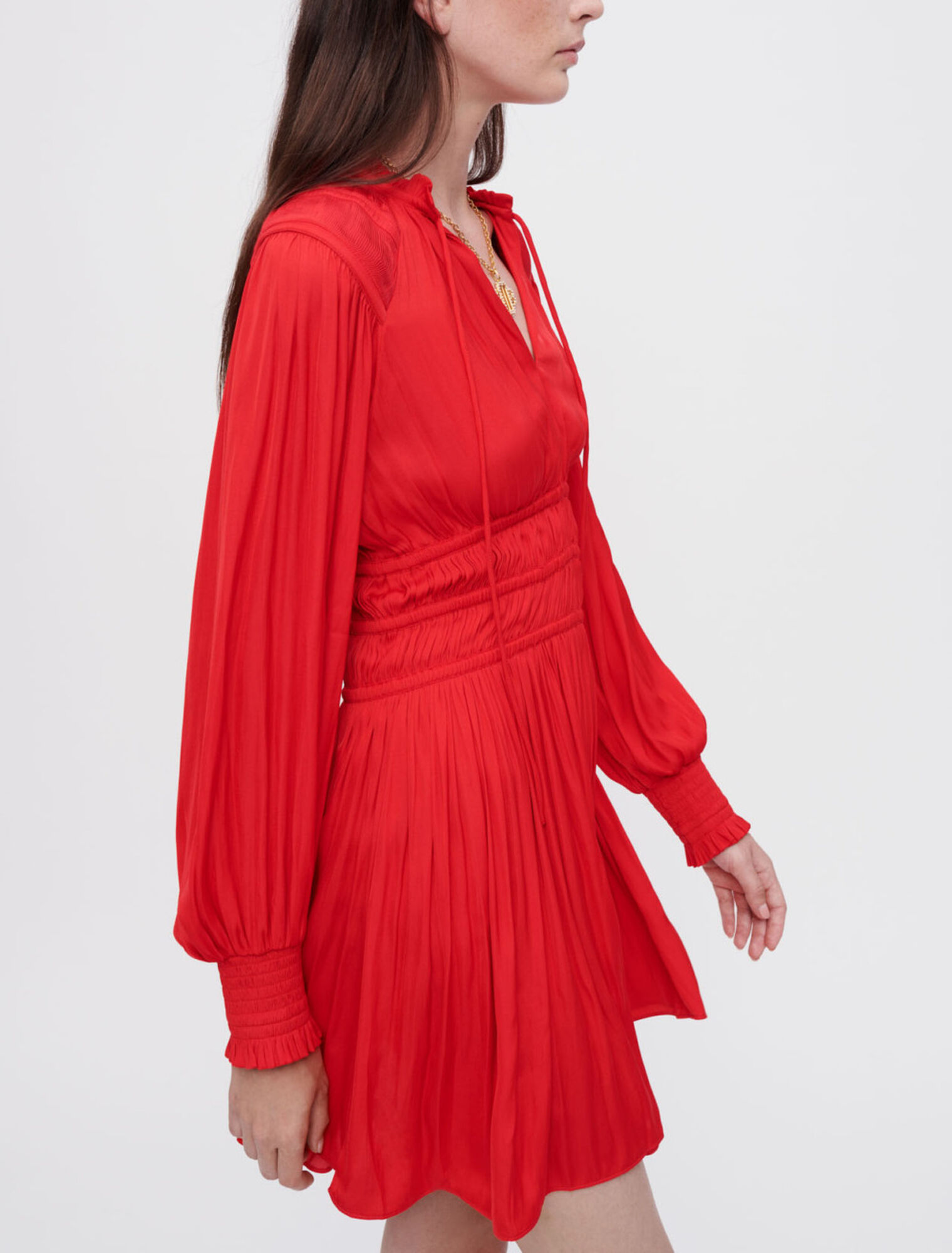 Satin-Kleid, an der Taille tailliert