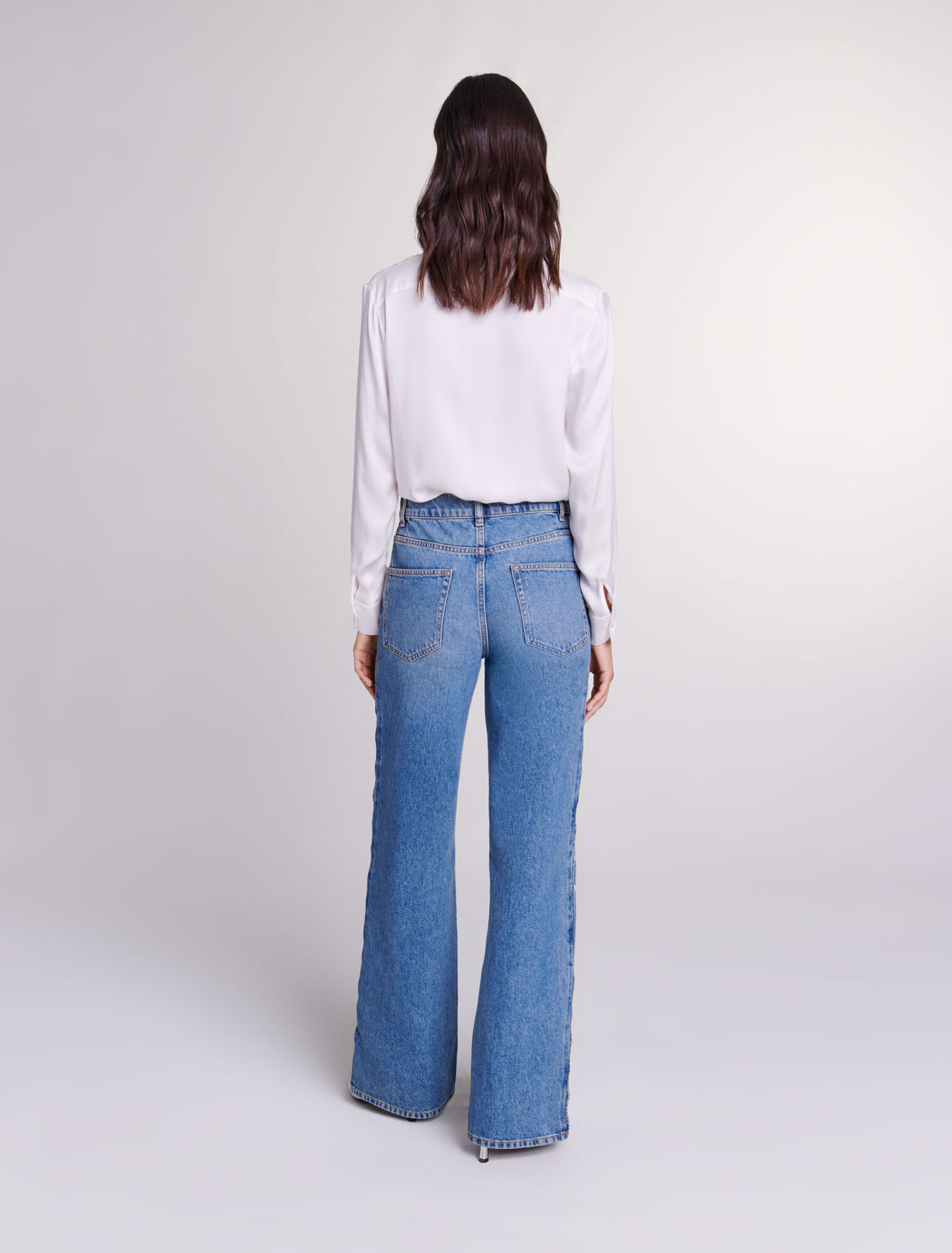 Gerade Jeans Lochmuster und Perlen