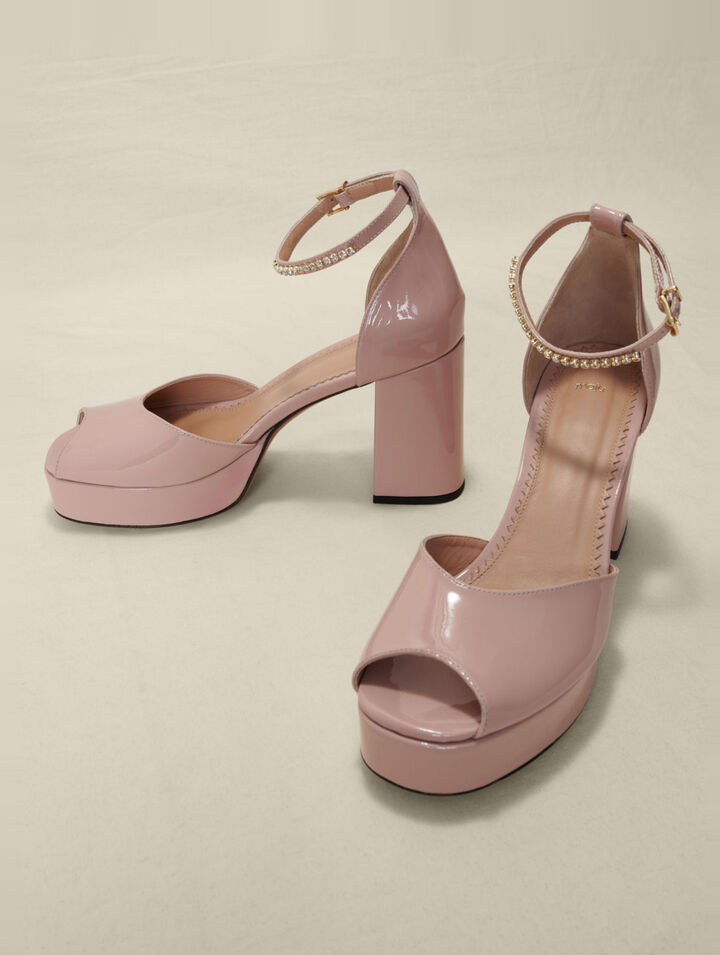 Sandalen mit Absatz aus Lackleder
