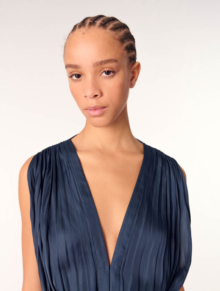 Langes plissiertes Kleid