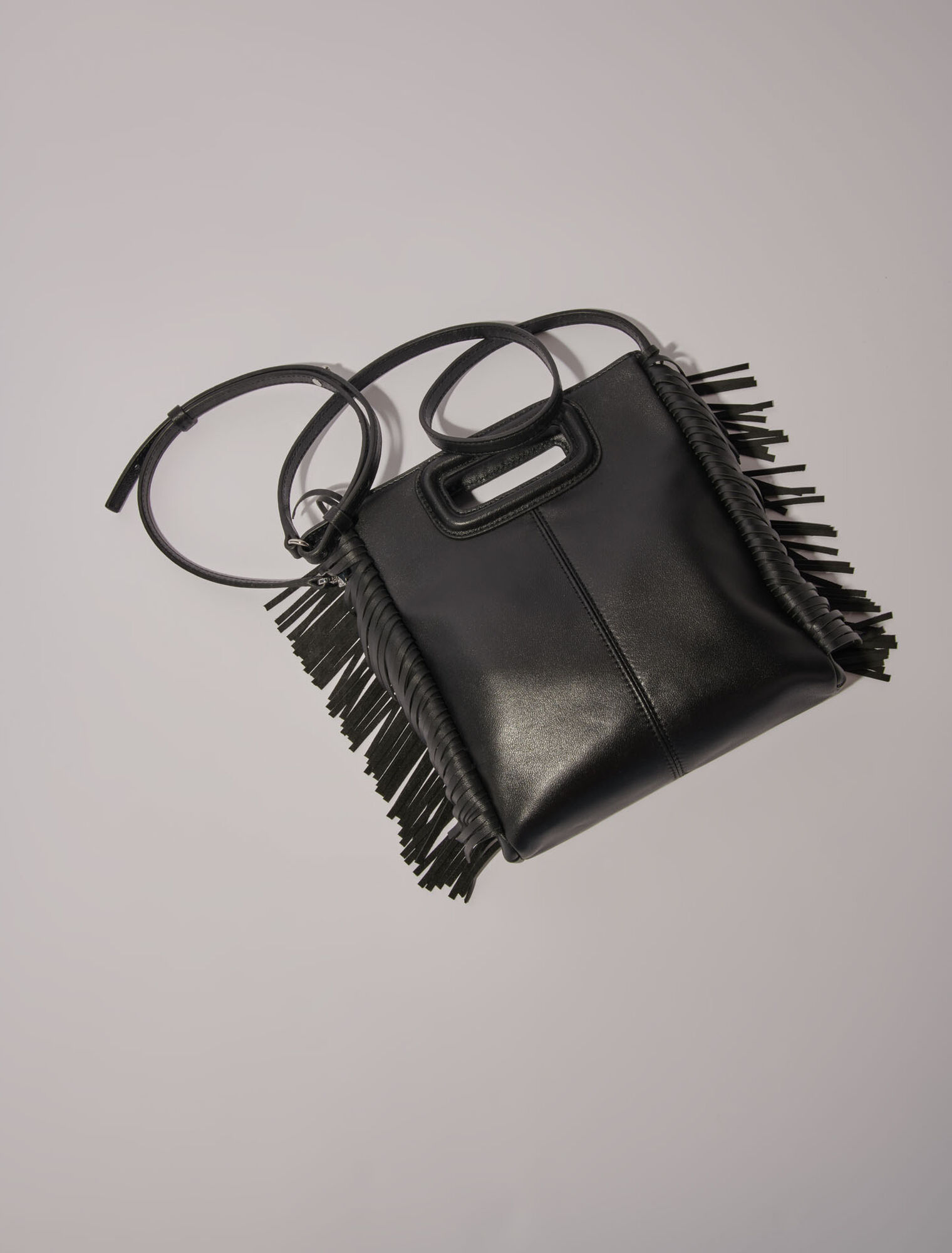 Tasche M aus Leder mit Ösen