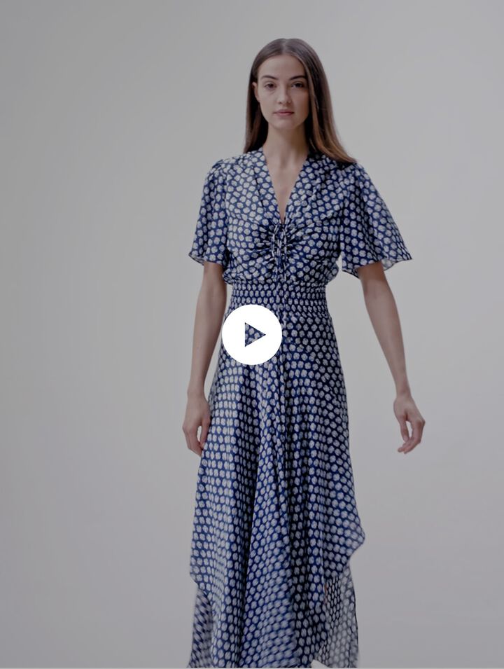 Langes bedrucktes Kleid