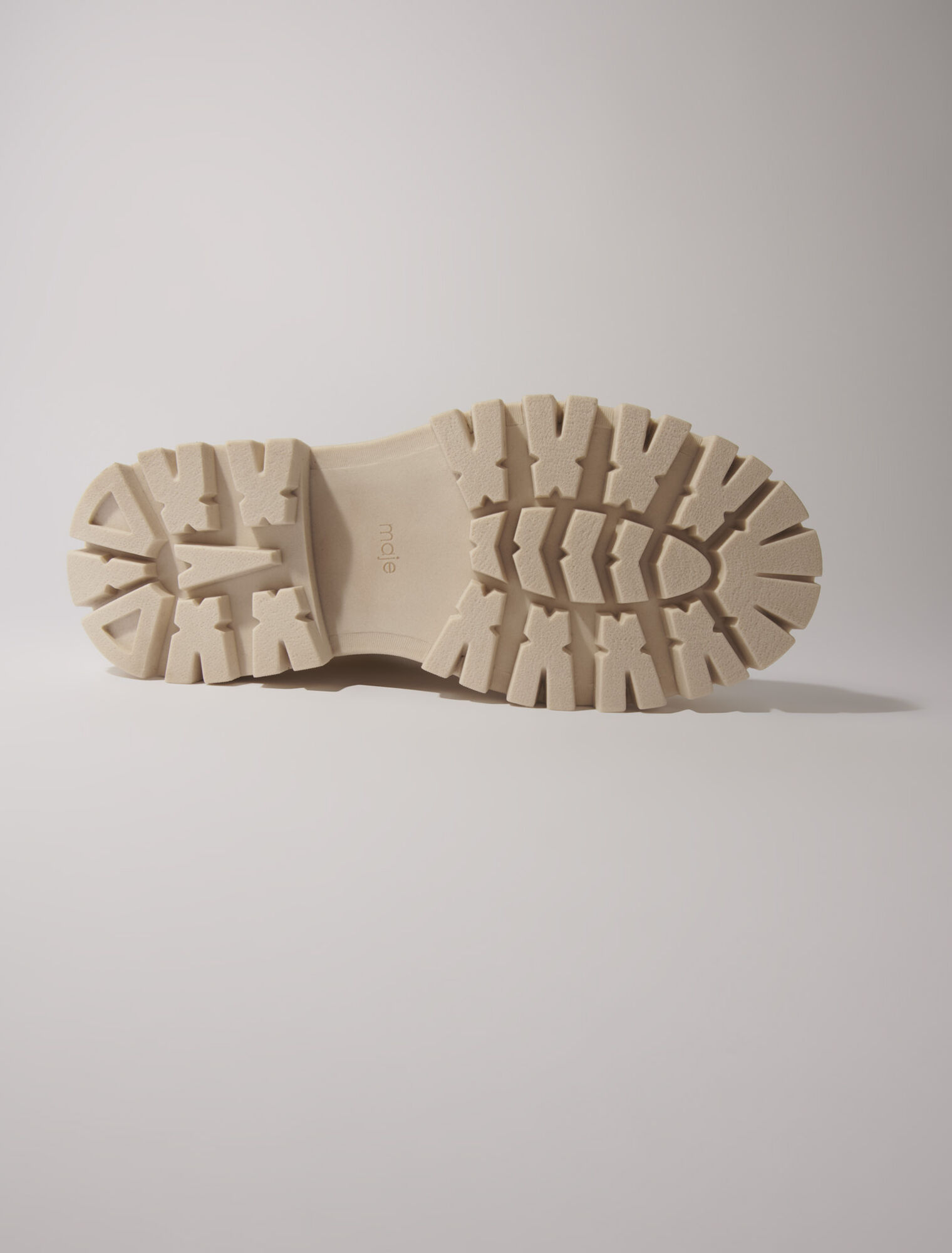 Klobige Stiefeletten aus Kunstfell