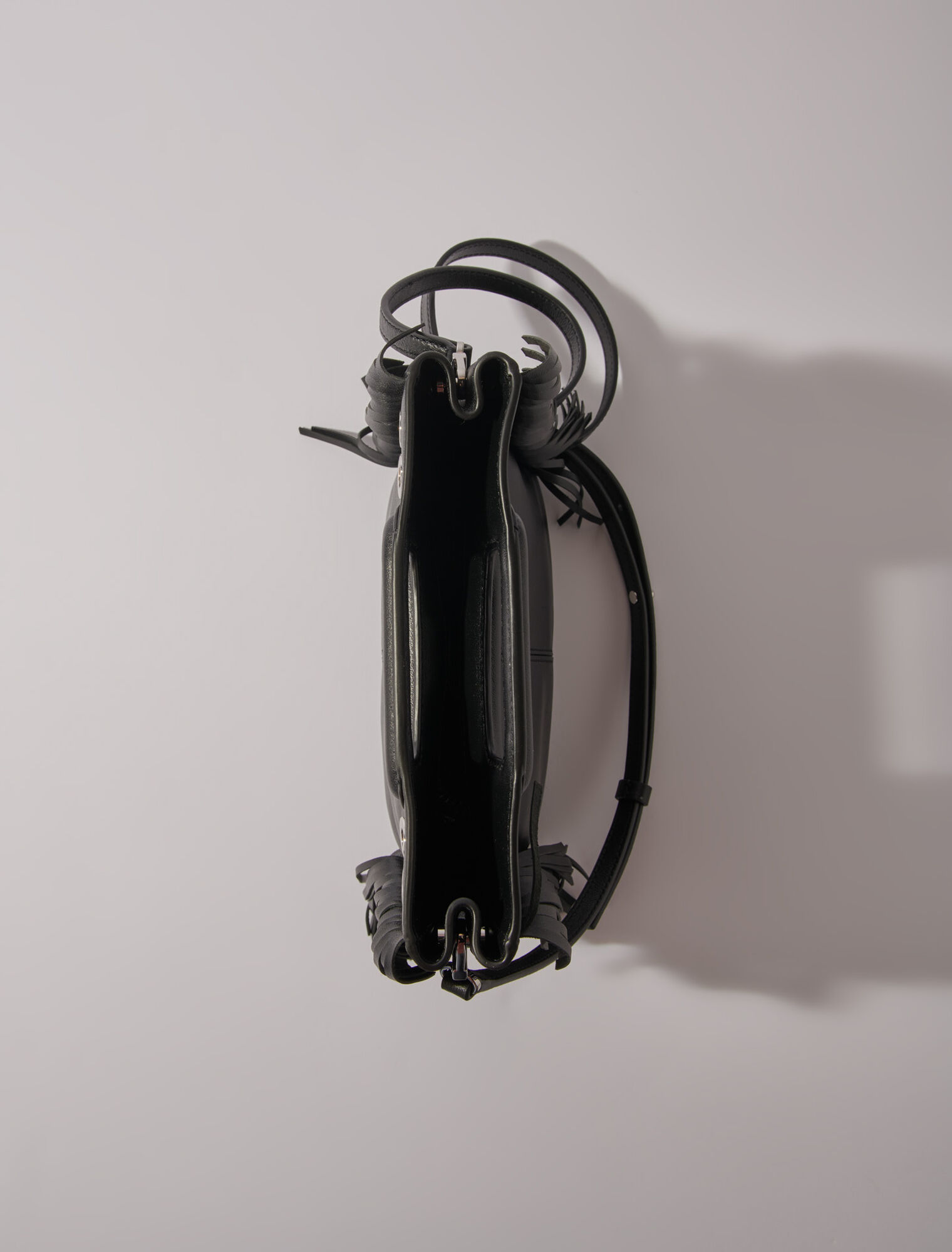 Tasche M aus Leder mit Ösen