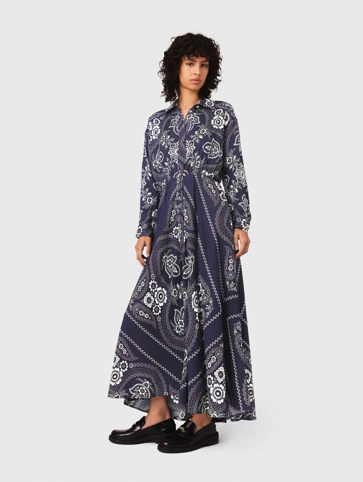 Langes fließendes Kleid mit Print