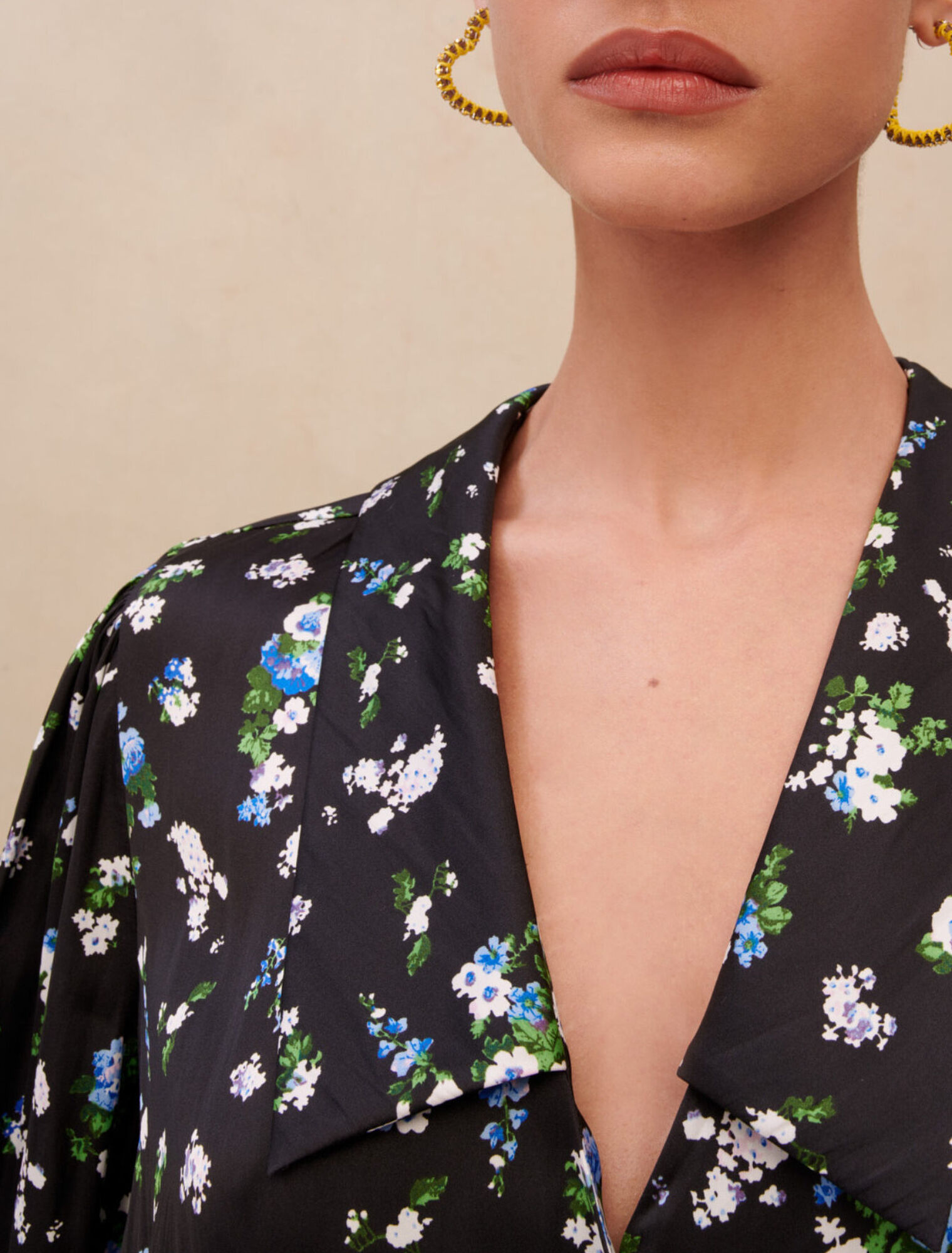 Gesmoktes Kleid mit Blumen-Print