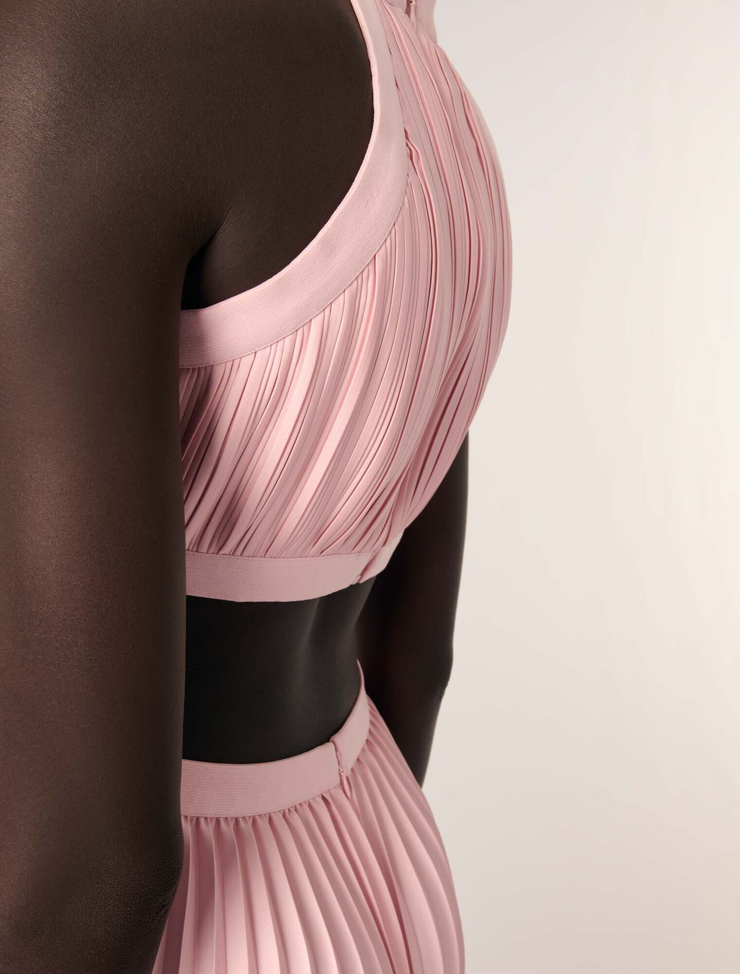 Langes plissiertes Kleid