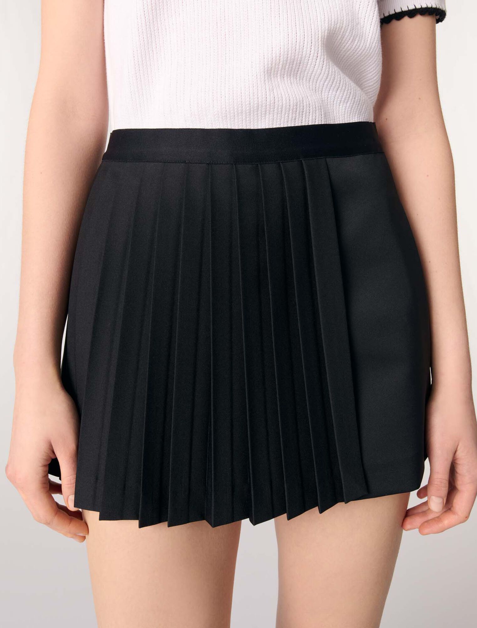 Gerade, plissierte Shorts