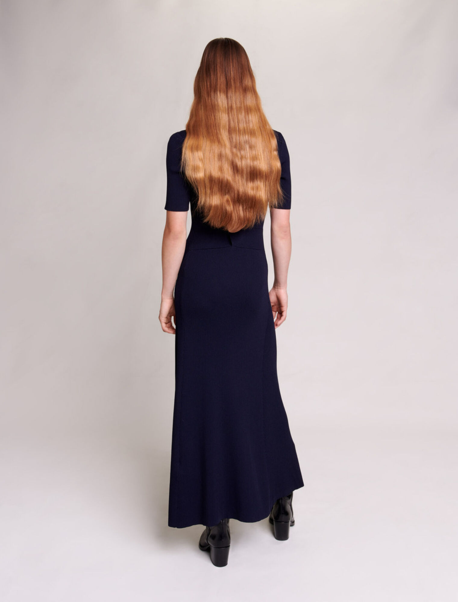 Langes Strickkleid mit Lochmuster