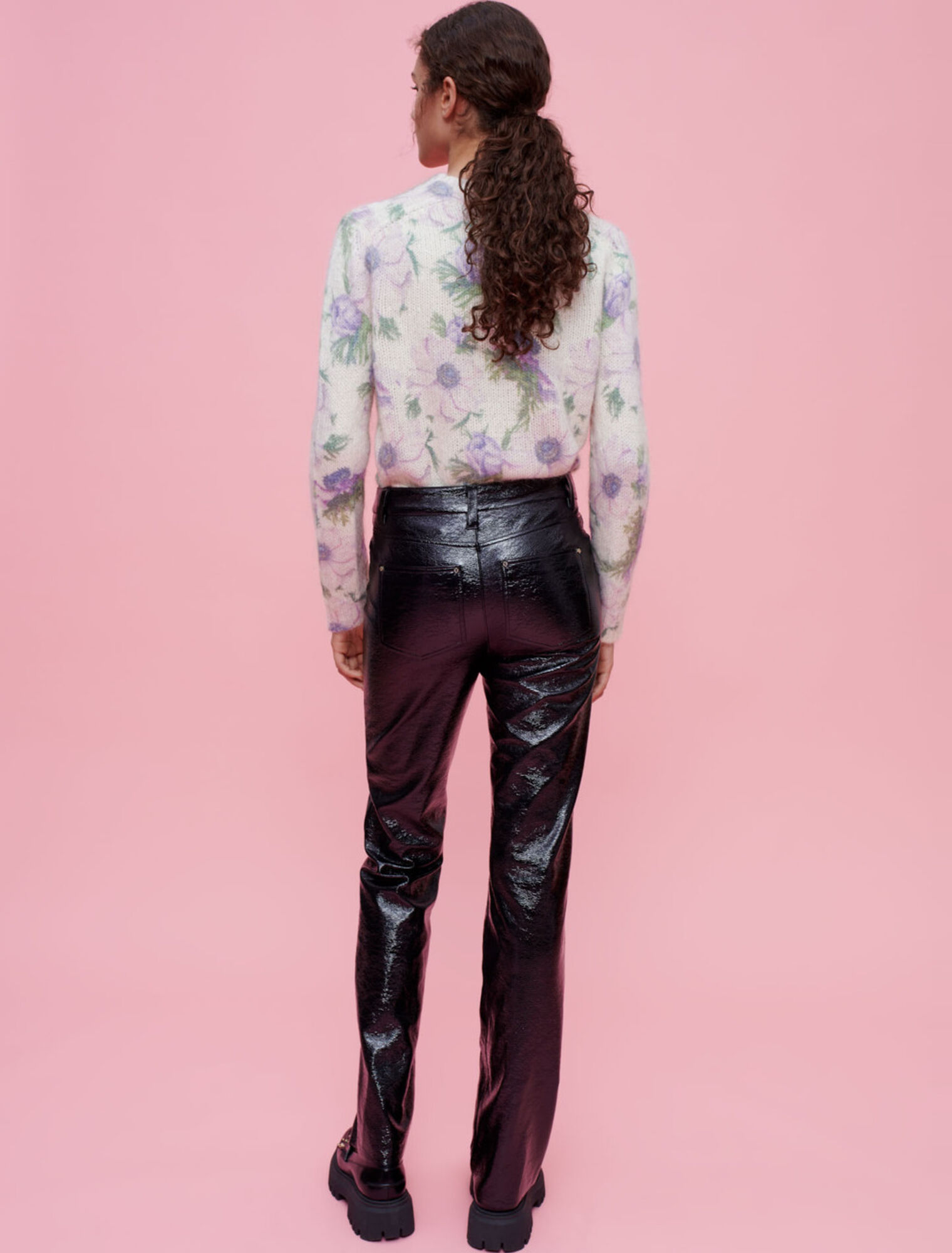 Ausgestellte Vinylhose