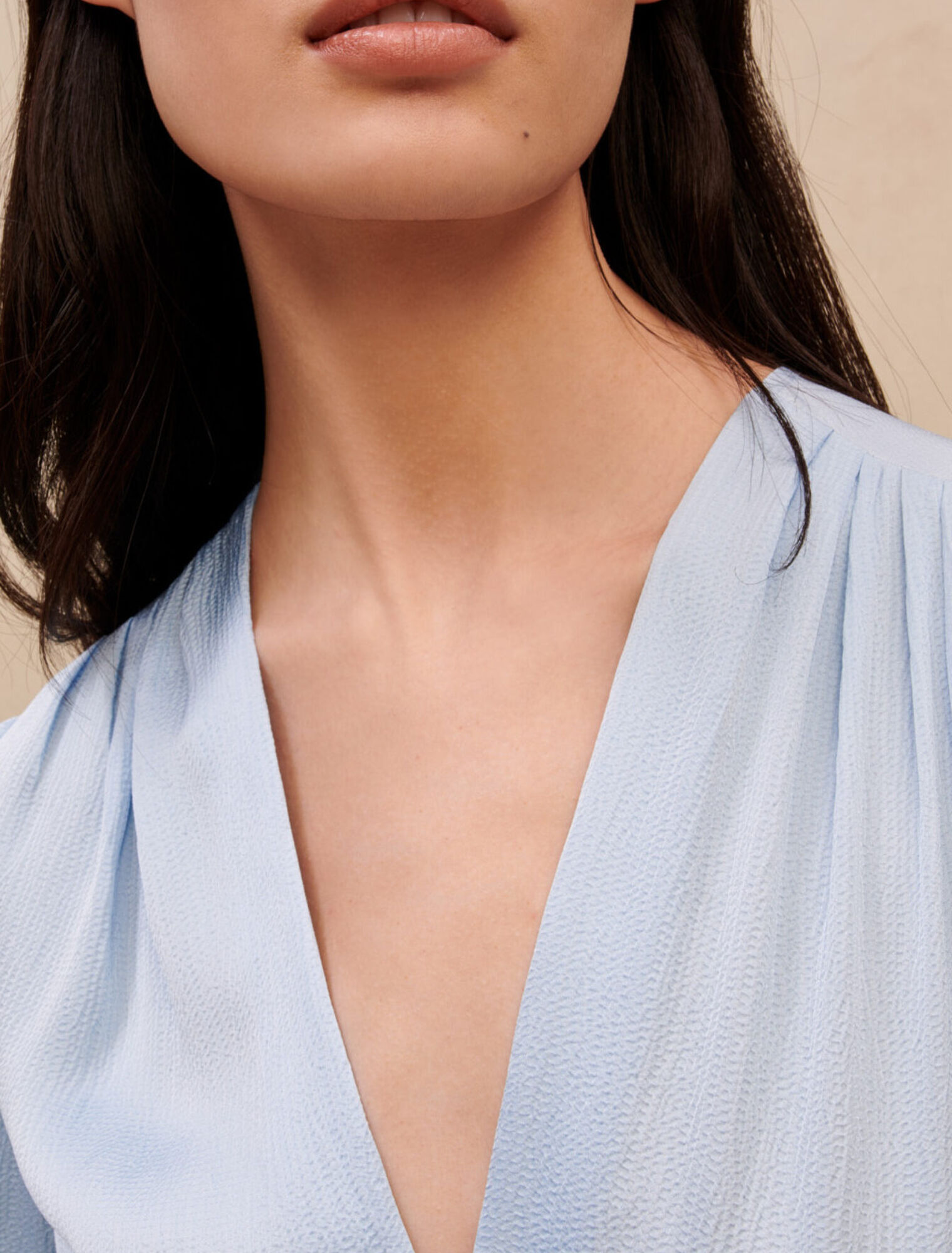Himmelblaues tailliertes Kleid