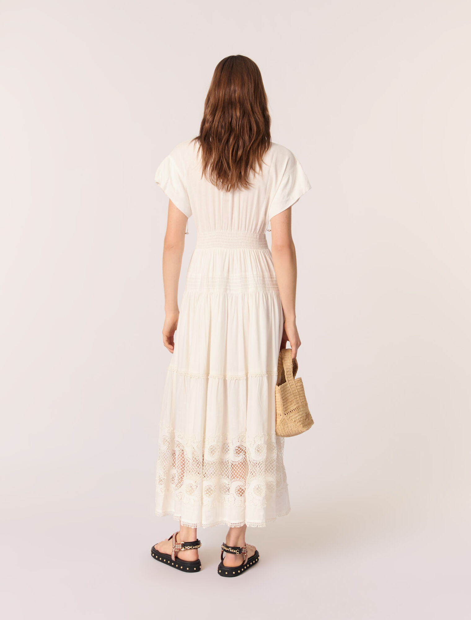 Langes besticktes Kleid mit Volants