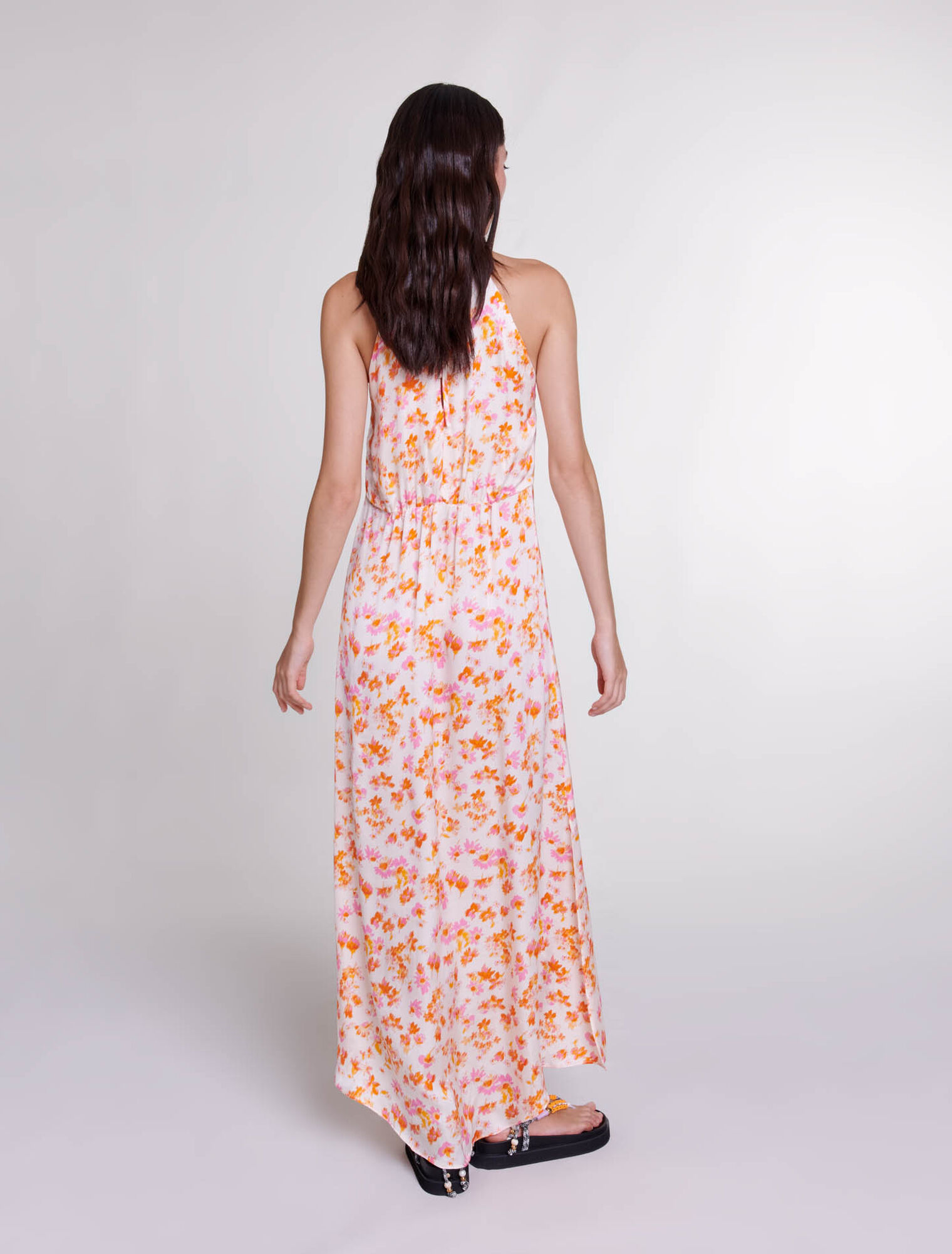 Langes Satinkleid mit Blumenmuster