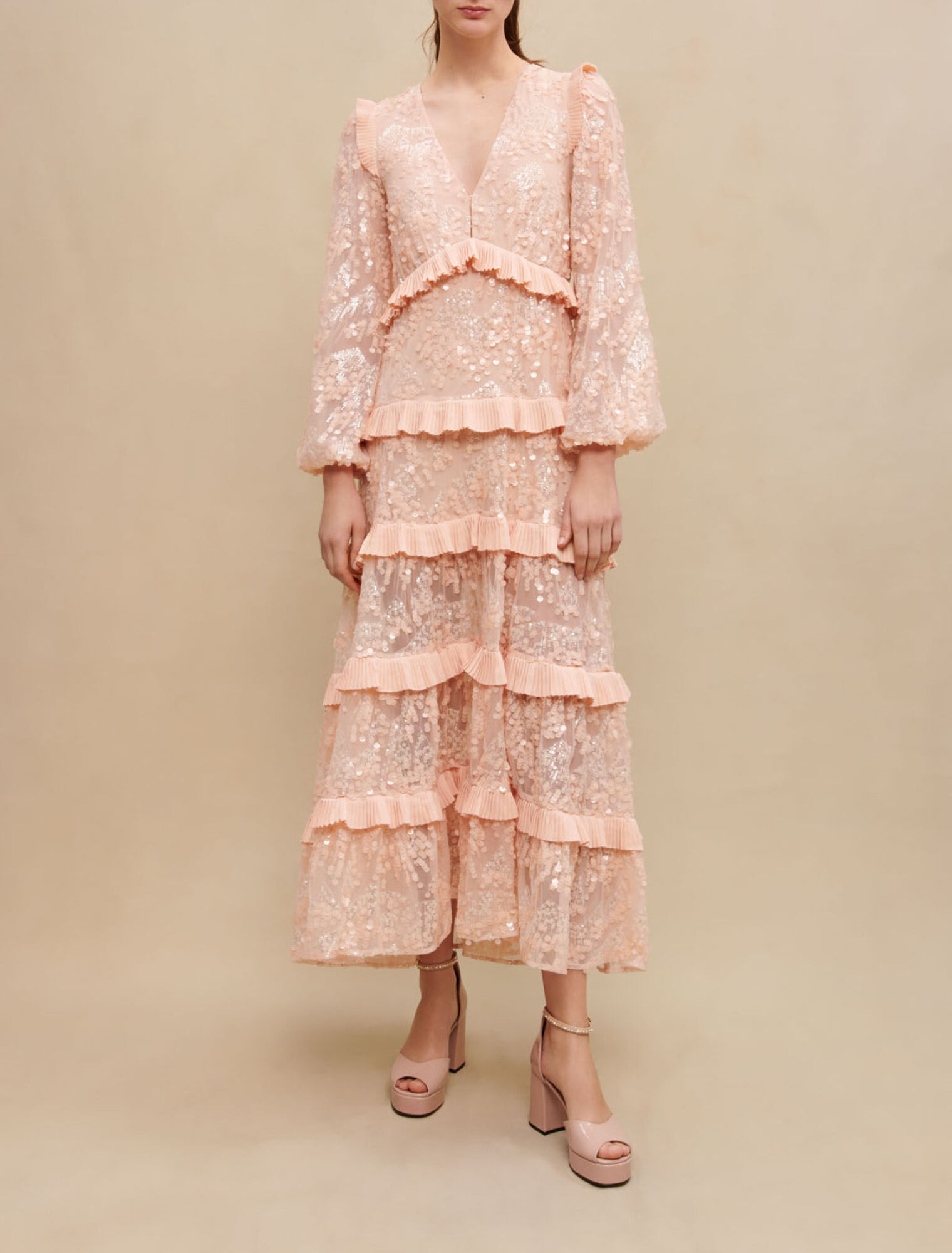 Langes Kleid mit R&uuml;schen und Pailletten