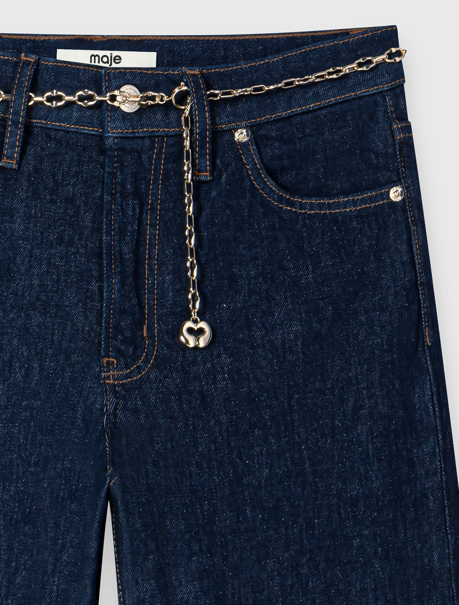 Weite Jeans mit Ketteng&uuml;rtel