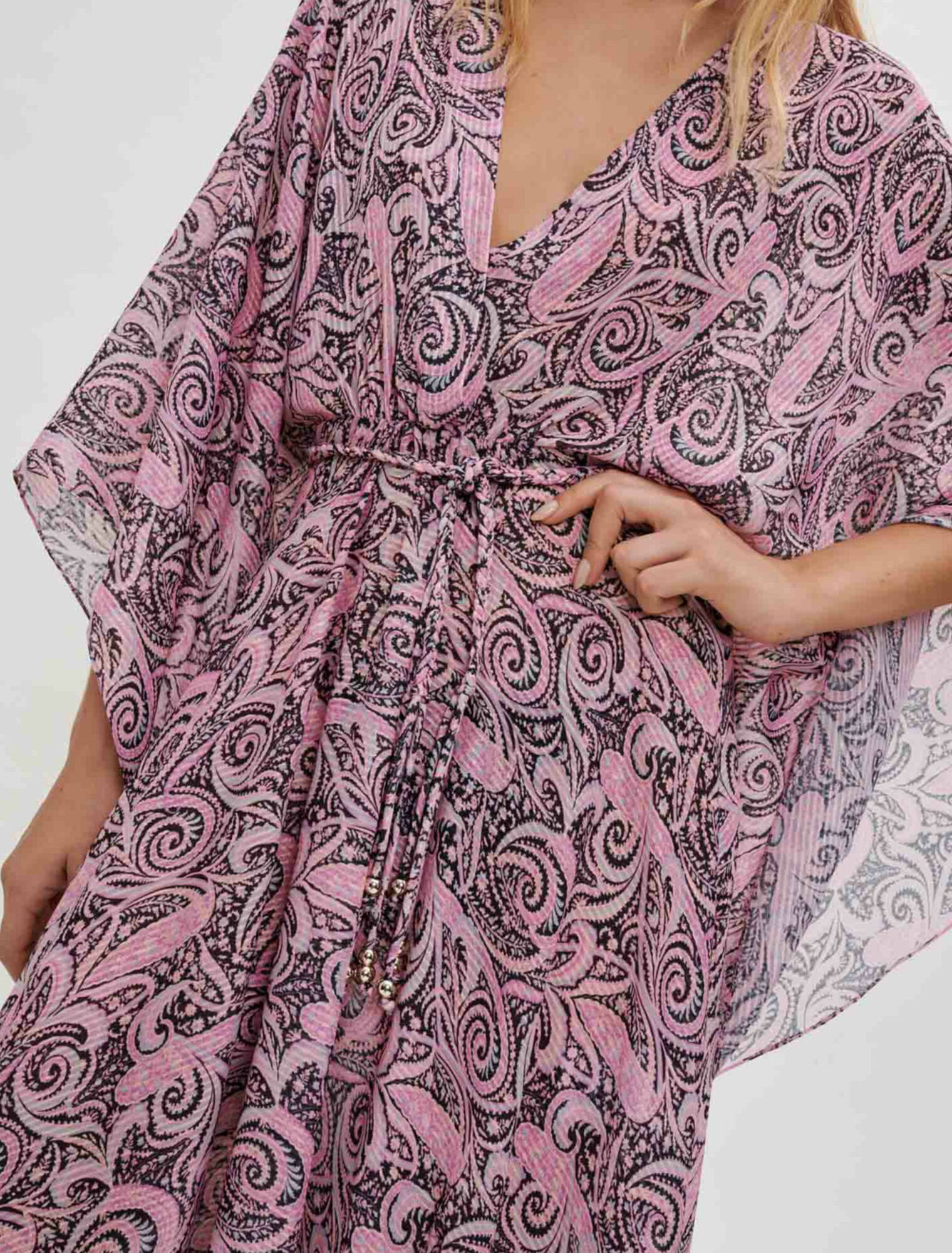 Fließendes Schalkleid mit Paisley-Print