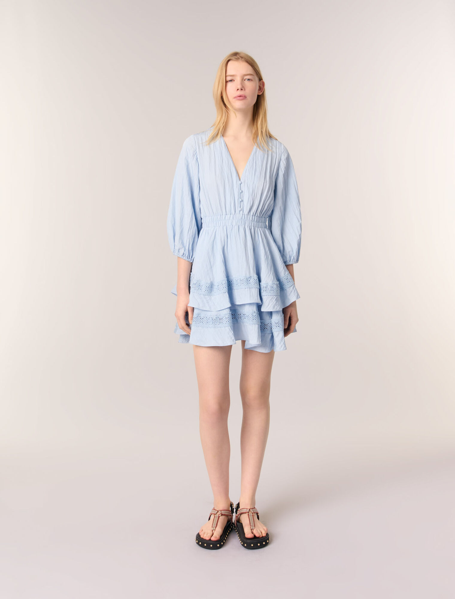 Kleid mit Volants und Spitze