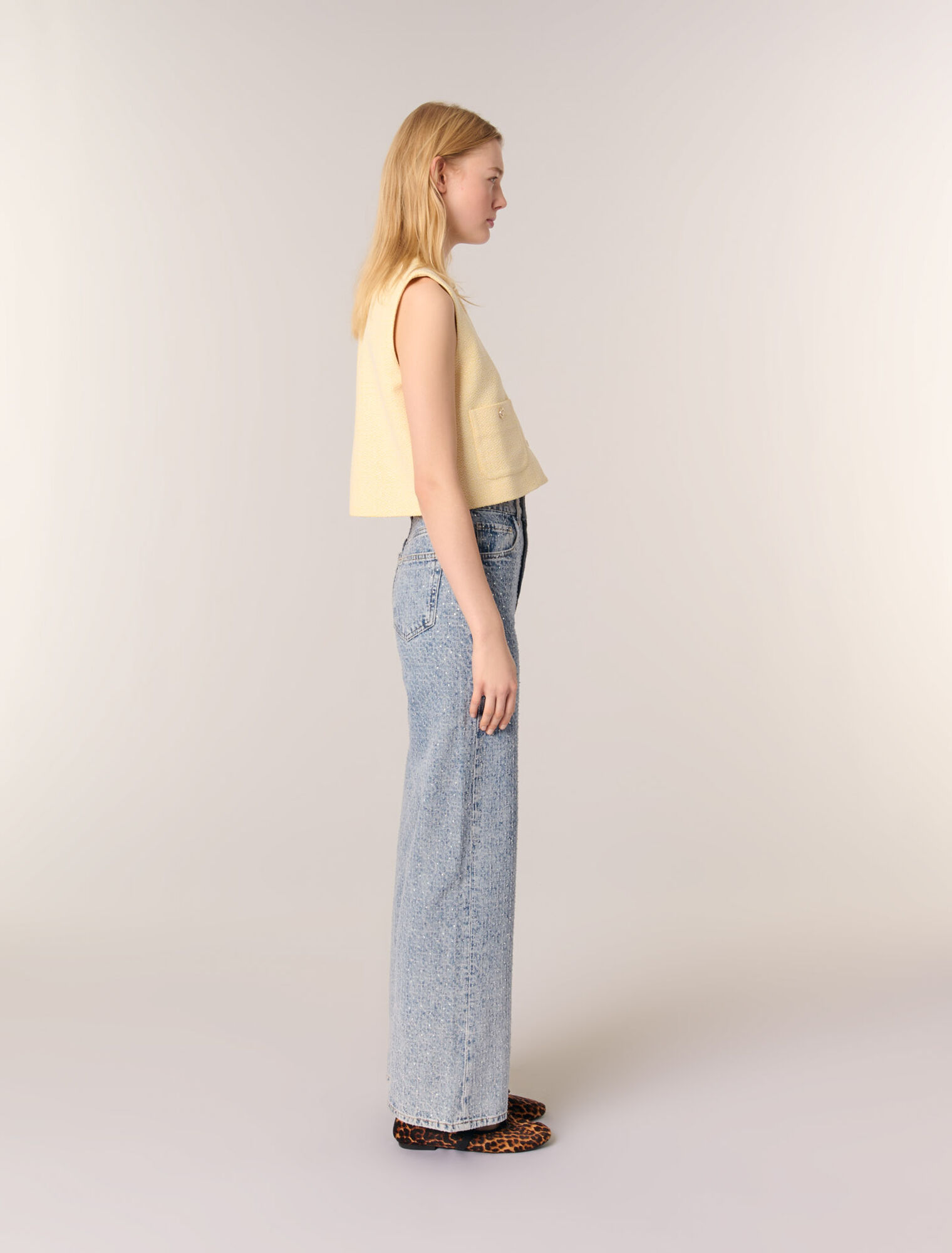 Weite Jeans mit Strassbesatz