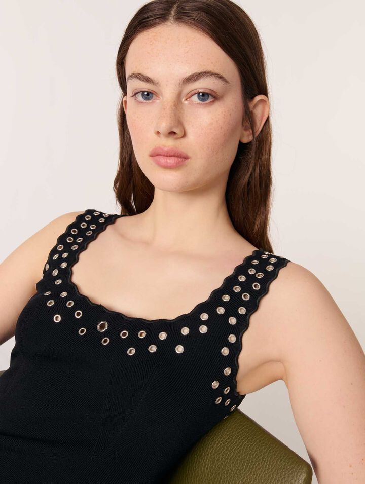 Kurzes Strickkleid mit Ösen