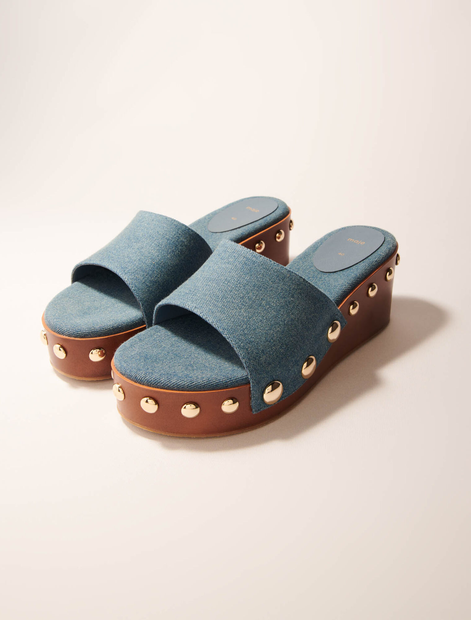 Plateau-Pantoletten aus Denim mit Studs