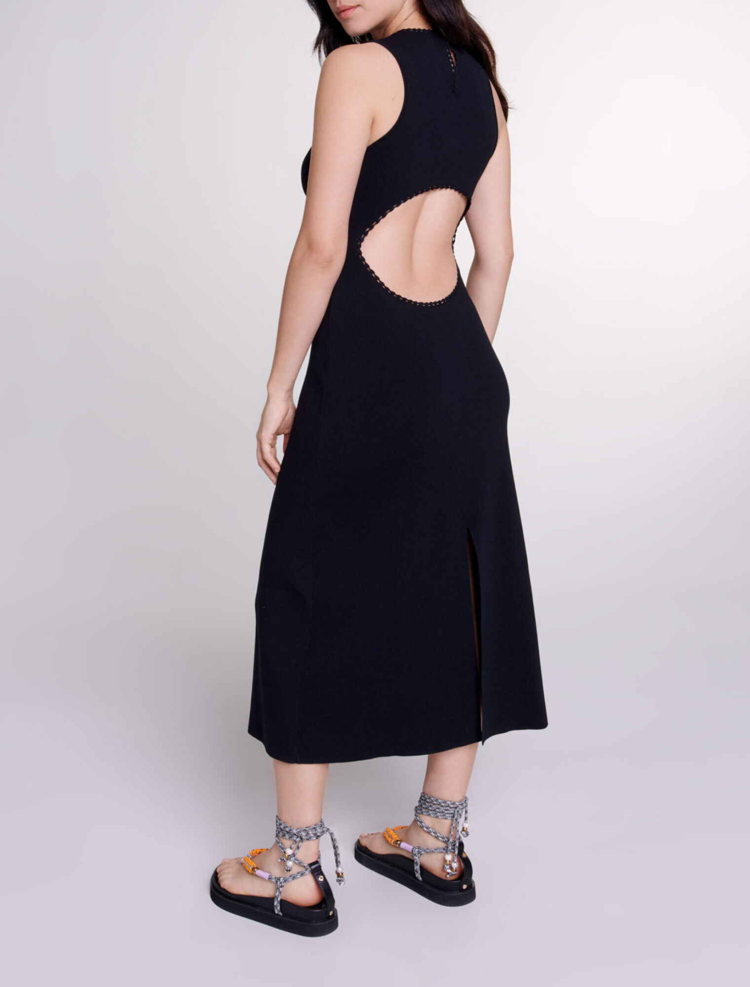 Langes Strickkleid mit Aussparungen