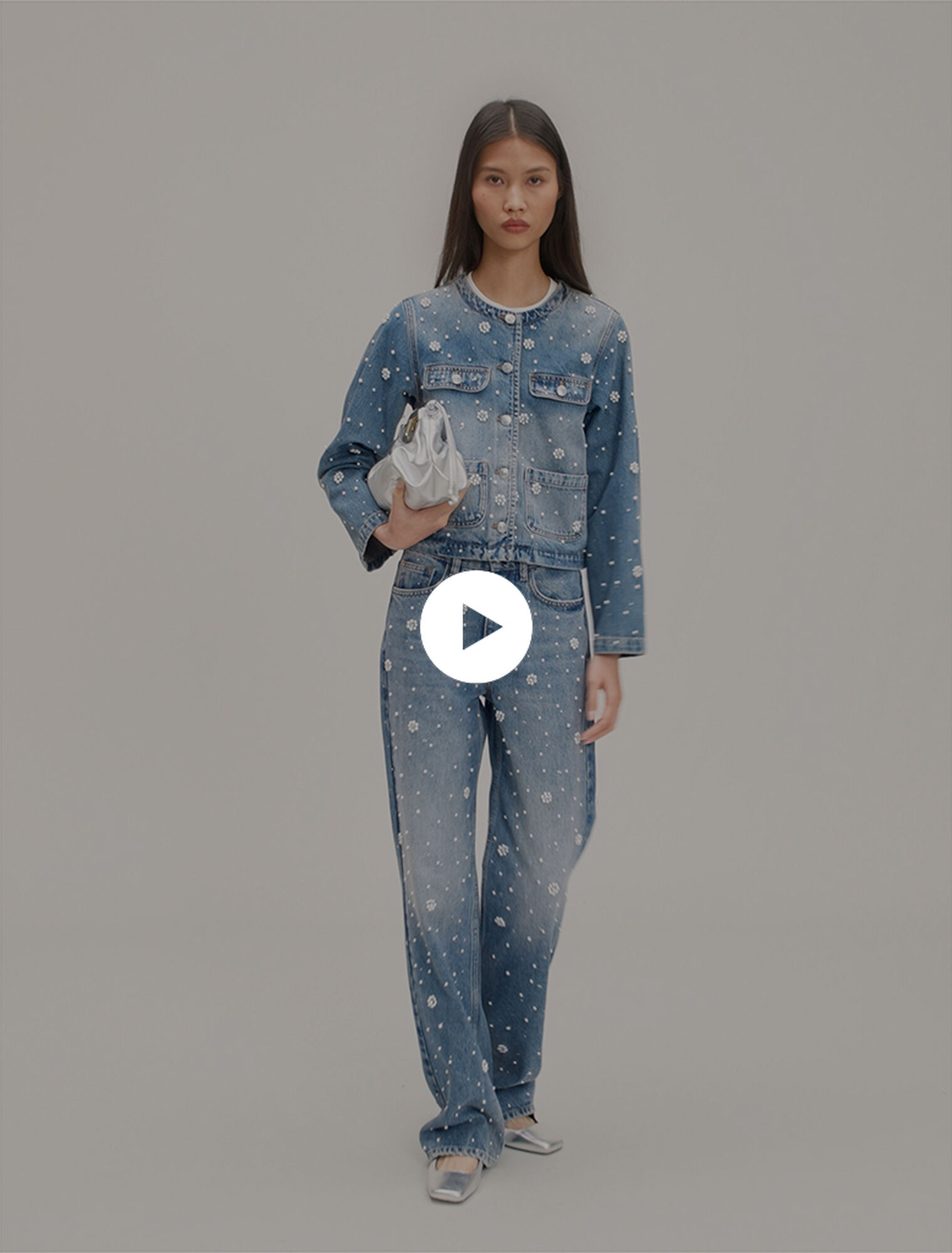 Weite Jeans mit Stickereien