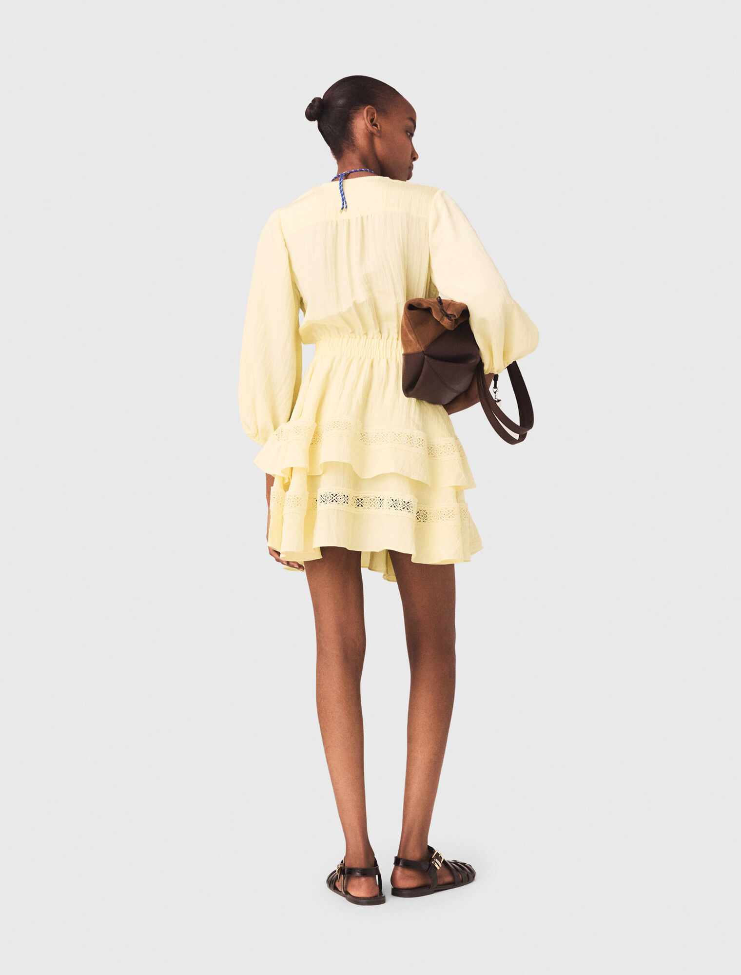 Kurzes Kleid mit Volants