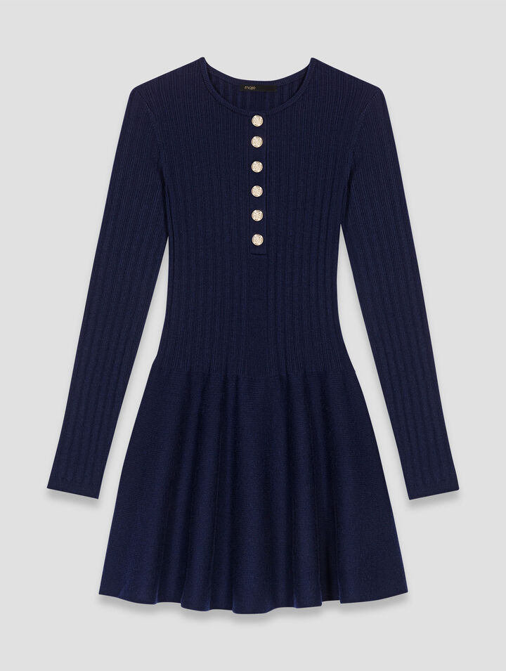 Strickkleid mit ausgestelltem Rock