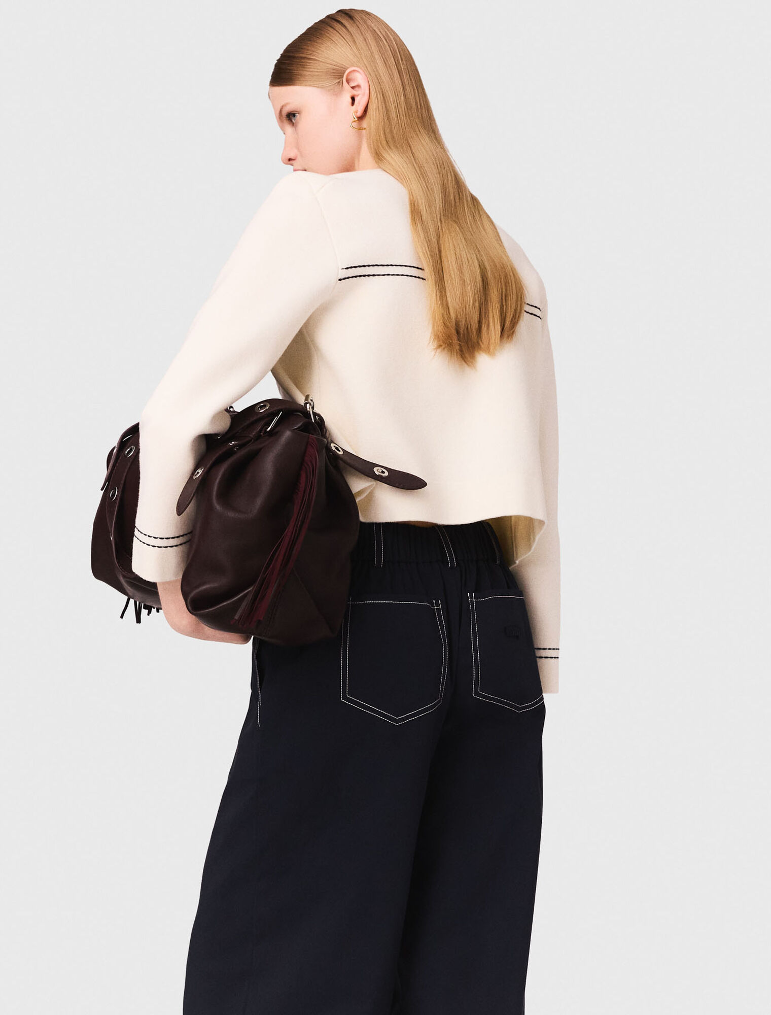 Kurzer Cardigan mit Steppnähten