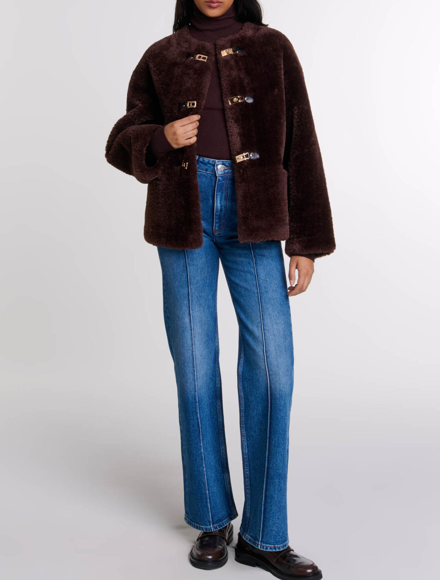 Kurzer Kunstpelzmantel