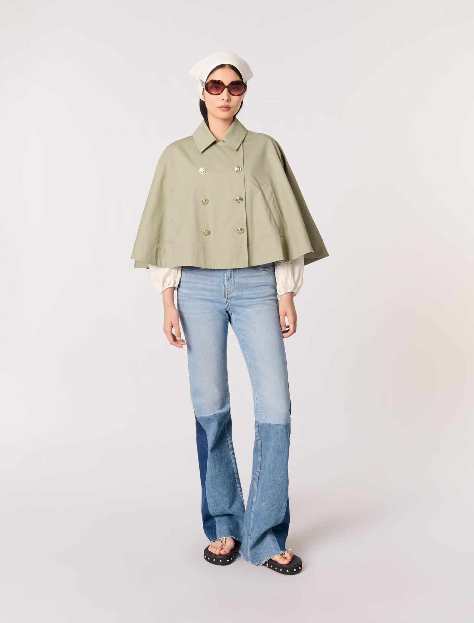 Kurzer Trenchcoat im Cape-Stil