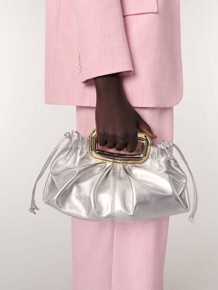 Clutch aus Leder mit Metallgriff