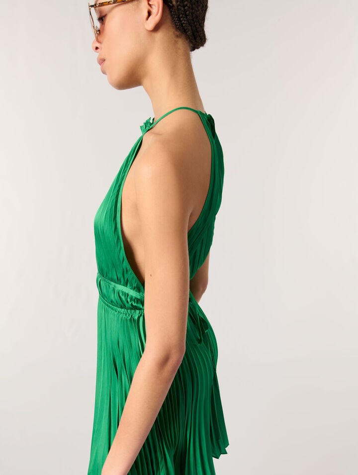 Kurzes, rückenfreies Plisseekleid